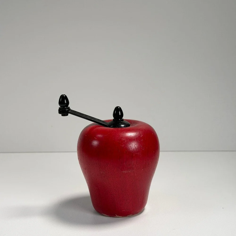 Vintage Cooks Club Wooden Apple Salt and Pepper‎ Shaker Set Red Cottagecore